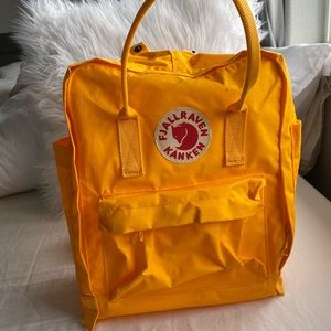 Orange Fjallraven Kanken